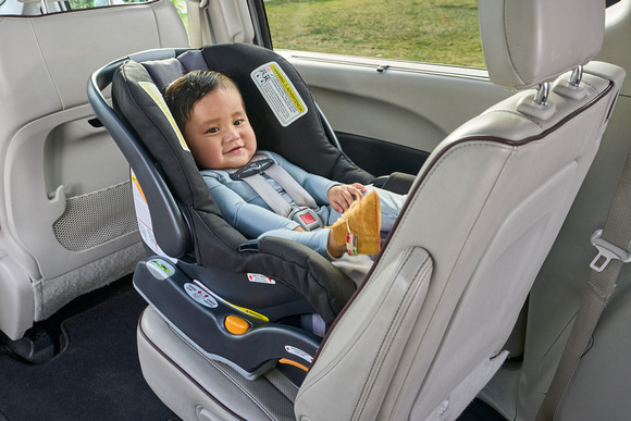 18-32_DRIVEWAY_CARSEAT_00042