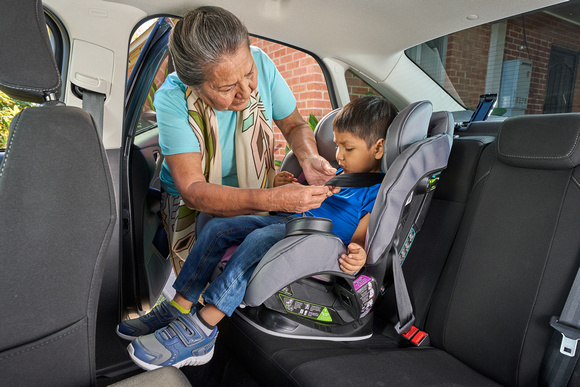 18-39_DRIVEWAY_CARSEAT_00442