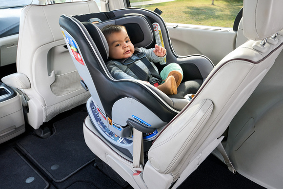 18-33_DRIVEWAY_CARSEAT_00108